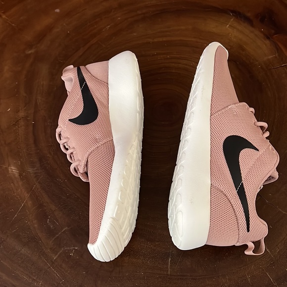 Nike Roche One ( Dusty Mauve Rose) - Picture 4 of 11